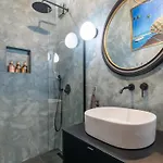 Dark & Moody Mid Century Apartamento Riga
