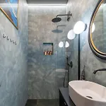 Apartament Dark & Moody Mid Century *