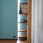 Apartament Dark & Moody Mid Century *