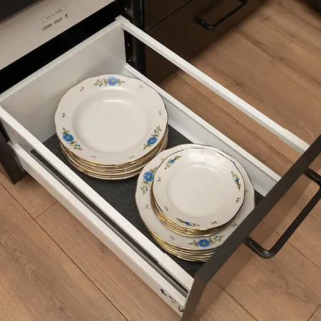 Dzīvoklis Dark & Moody Mid Century