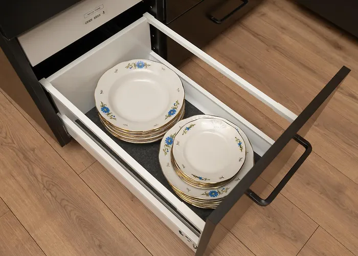 Апартаменты Dark & Moody Mid Century