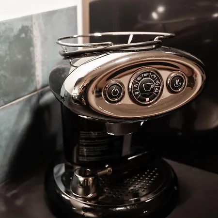 Apartament Dark & Moody Mid Century Ryga