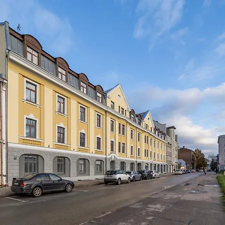 Appartamento Dark & Moody Mid Century *